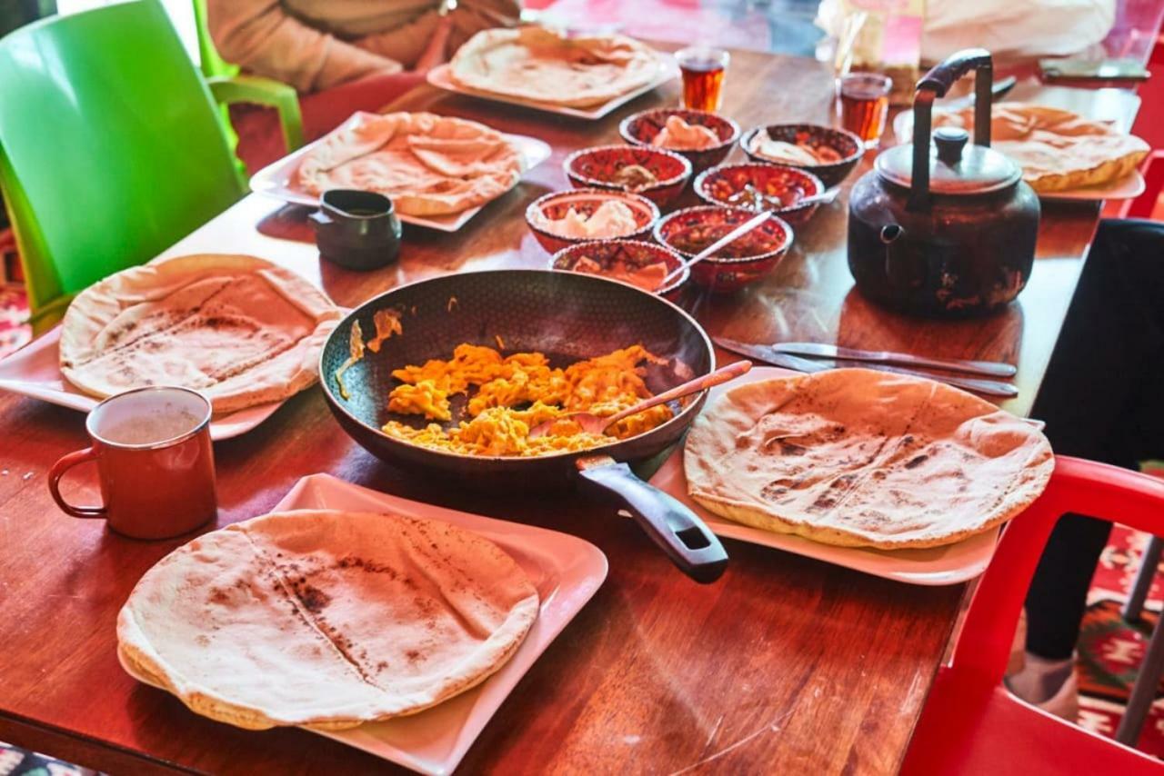 Bedouin Pink Ecohouse Bed & Breakfast วาดี มูซา ภายนอก รูปภาพ