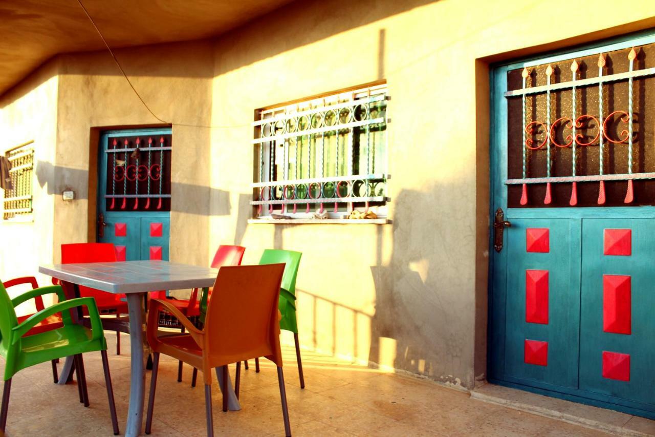 Bedouin Pink Ecohouse Bed & Breakfast วาดี มูซา ภายนอก รูปภาพ