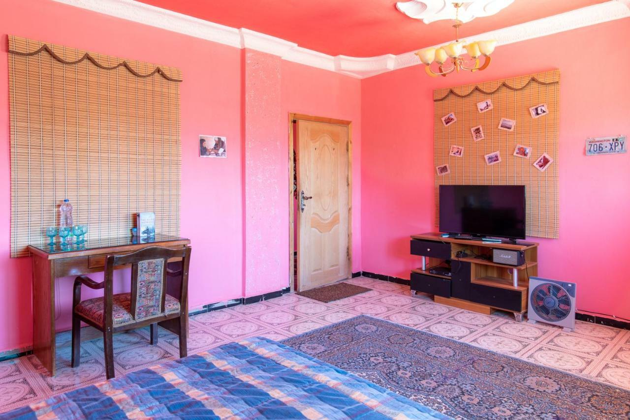 Bedouin Pink Ecohouse Bed & Breakfast วาดี มูซา ภายนอก รูปภาพ