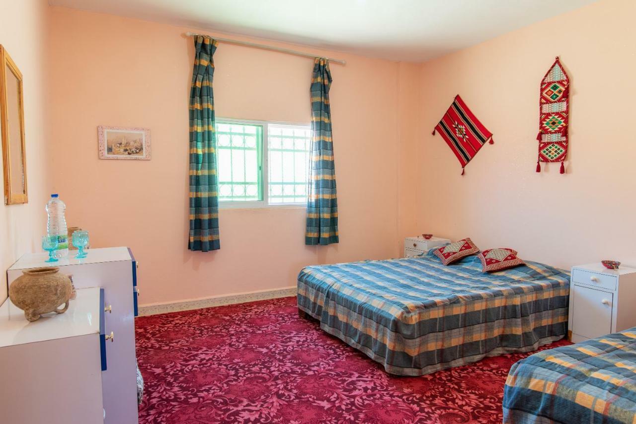 Bedouin Pink Ecohouse Bed & Breakfast วาดี มูซา ภายนอก รูปภาพ