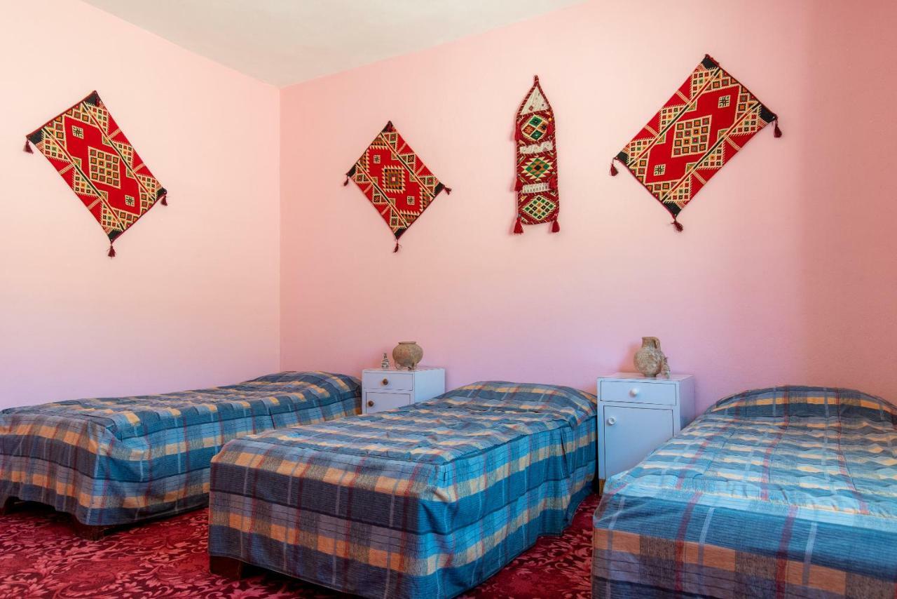 Bedouin Pink Ecohouse Bed & Breakfast วาดี มูซา ภายนอก รูปภาพ