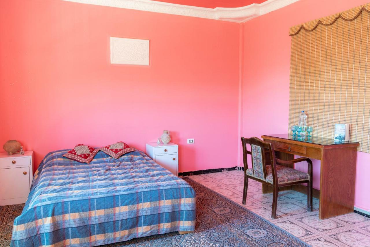 Bedouin Pink Ecohouse Bed & Breakfast วาดี มูซา ภายนอก รูปภาพ