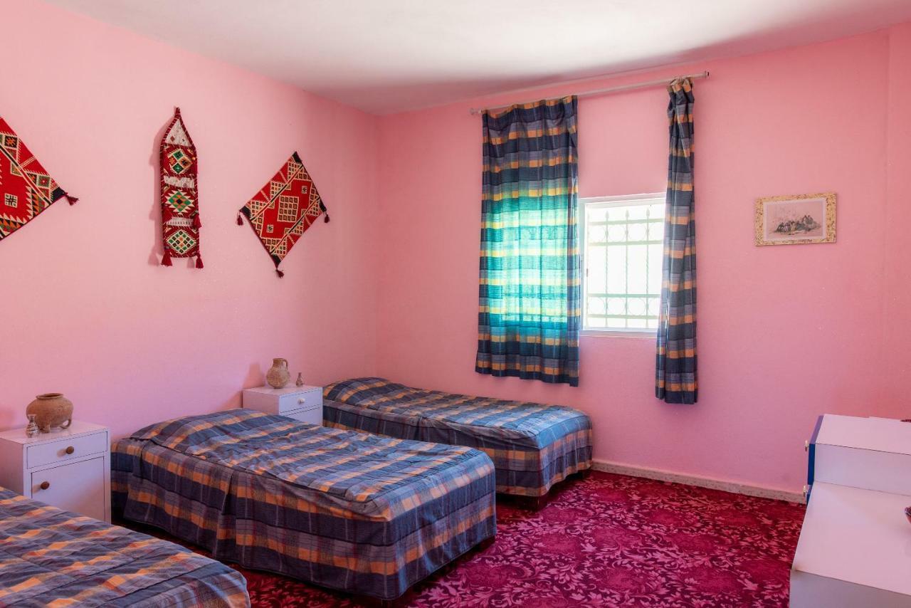 Bedouin Pink Ecohouse Bed & Breakfast วาดี มูซา ภายนอก รูปภาพ